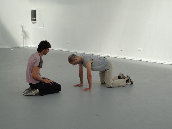 Alexandra Pirici és Manuel Pelmuş: A Velencei Biennále immateriális retrospektív kiállítása (performance, részlet)