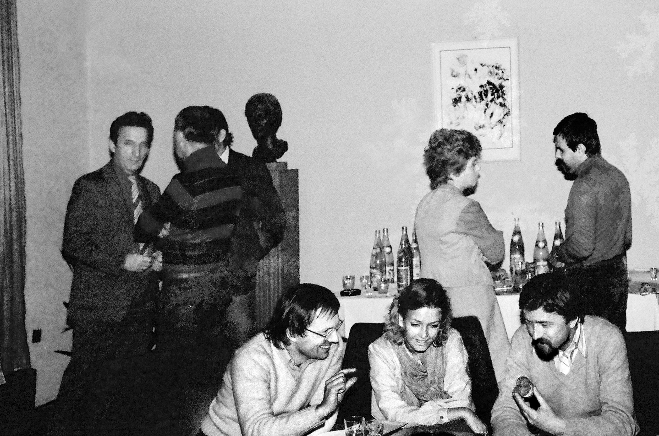 A háttérben Békés Sándor, Arató Károly, Hallama Erzsébet, elöl Bókay Antal és Meliorisz Béla